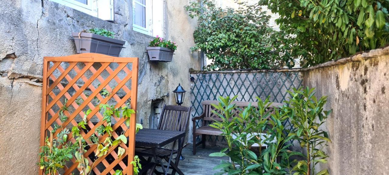 Le Petit Cocon De Chateau Chalon Exterior photo